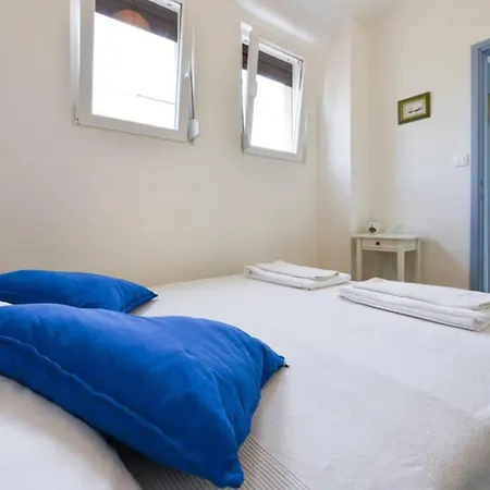 Captain's * 자다르